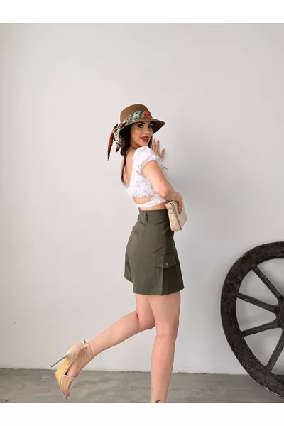 تنورة قصيرة مع شورت وجيوب للكارجو للنساء