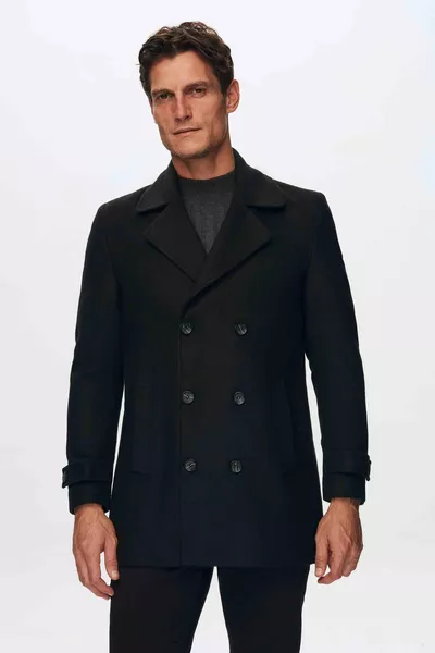 معطف أسود بحجم عادي