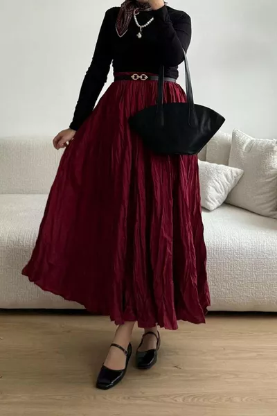 تنورة بوردو مطوية