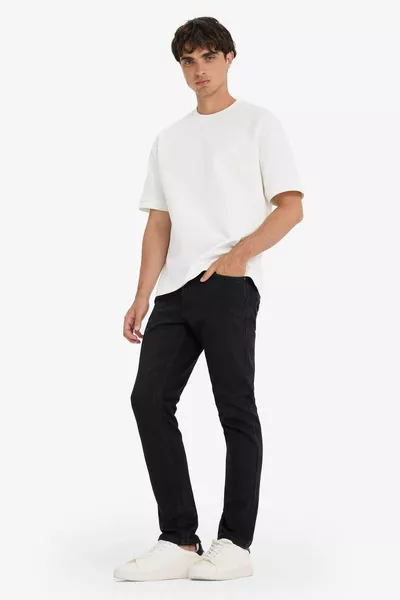 بيدرو جينز ضيق التصميم بقصة رقيقة عند الخصر والأرجل عادية AU