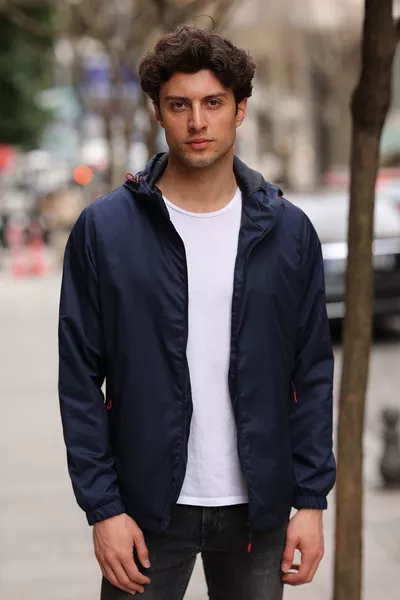 Herren Regenjacke mit Kapuze, Futter und Taschen in Marineblau – Winddichte Jacke