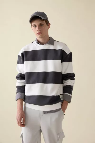 Boxy Fit Rundhals Sweatshirt mit Streifen und gewebtem Etikett AU