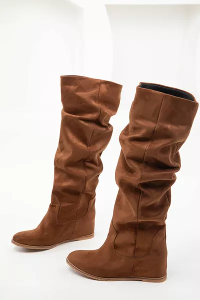 Stivali da donna in pelle scamosciata marrone chiaro 