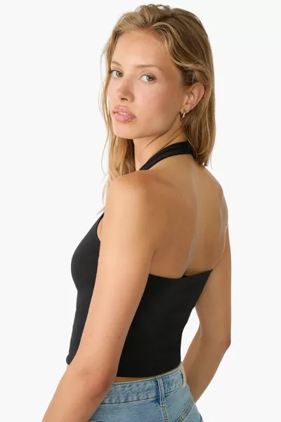 المرأة السوداء الرسن طوق المحاصيل أعلى الجسم