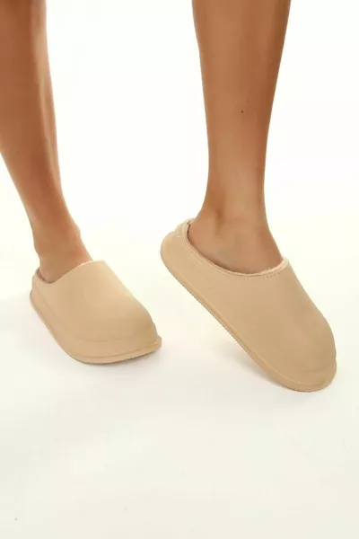 Унисекс бежови чехли Wander Matte Faylon Fur House 4см 