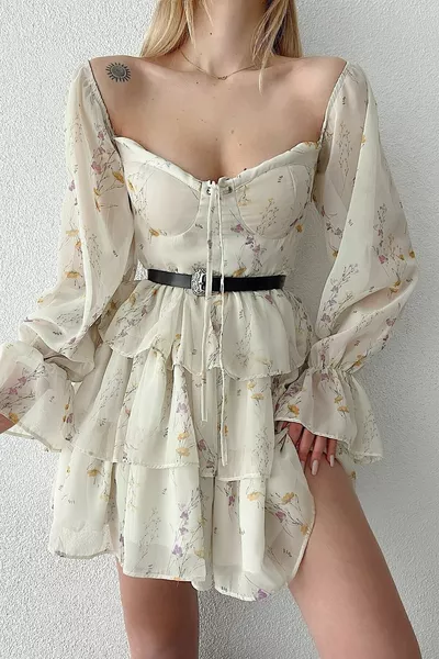 Gelaagde jurk met bloemen