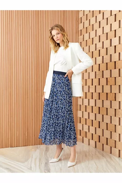 Bescheidener elastischer Taillenrock aus floralem Chiffon für Damen