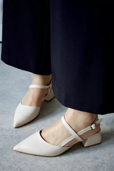 Cuir pur mat à bout pointu à talons courts pour femmes