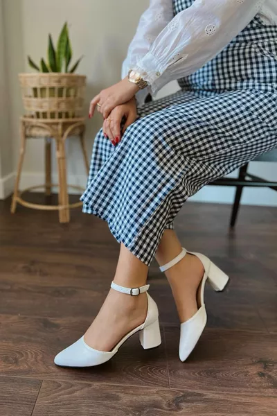 حذاء نسائي روث كاجوال جلد أبيض غير لامع بكعب سميك قصير