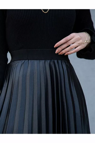 Jupe longue plissée aspect cuir noir pour femme