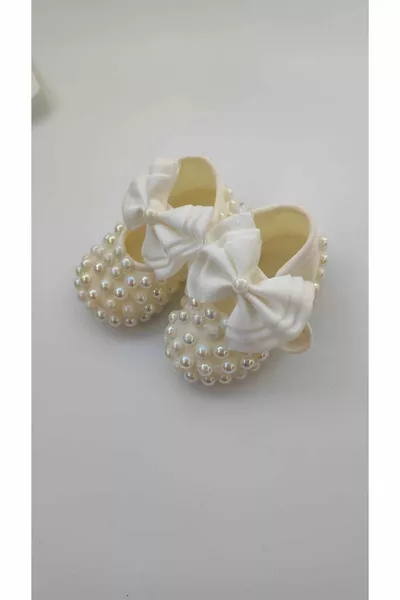 BilgeTrend Pearl Baby Booties And Bandana Set Pearl Motif Shoe Bandana Set 