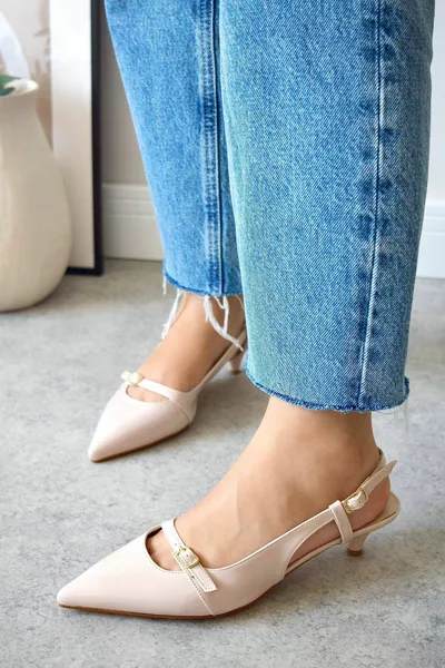 Suola Punta Appuntita Fibbia Cinturino Singolo Beige Nude Pelle Vernice Tacchi Scarpe Da Donna