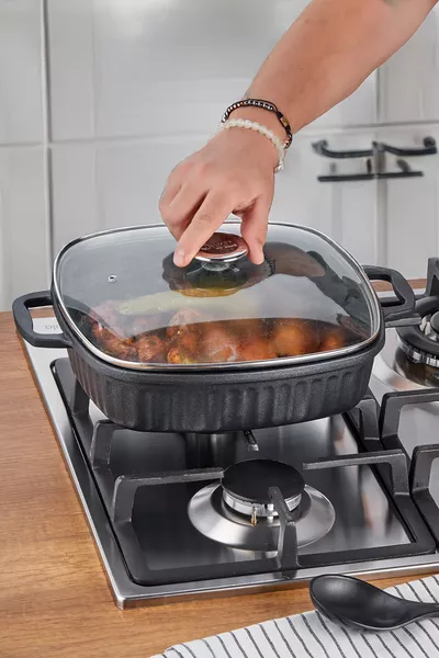 قدر صب فاليريا بمقبض ضغط  سم أسود