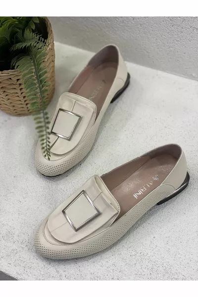  Ballerinas aus echtem Leder mit Schnalle vorne