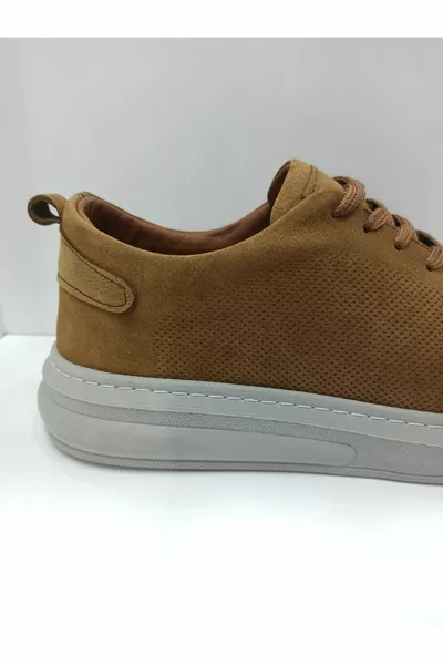 Классические кроссовки нового сезона