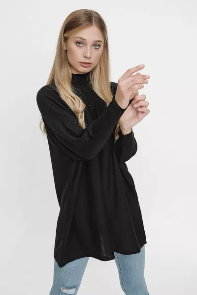 المرأة السوداء نصف الياقة المدورة رث طويلة تريكو المعطف 