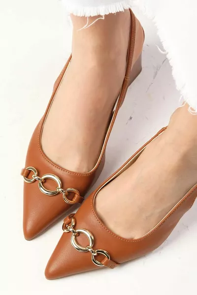 Туфли на каблуках с острым носком цвета Elvin Tan с цепочками