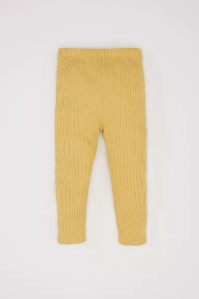 طقم فتاتين من قطعتين، سويتر محبوك بعلامة، وسروال ضيق بخصر مطاطي WN