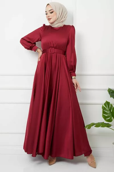 Uitlopende avondjurk met riemaccessoires BURGUNDY 