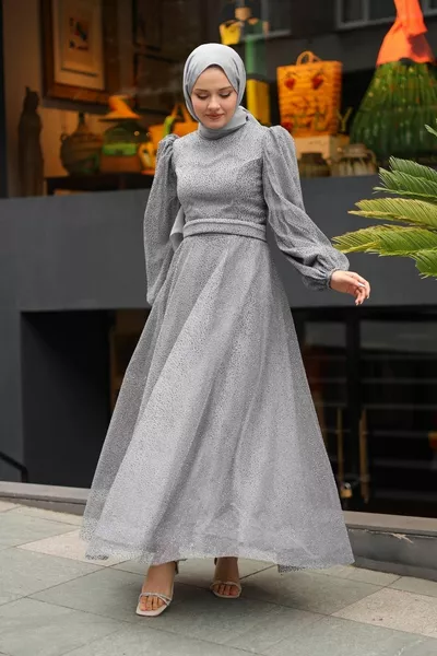 Abito da sera in tulle ricamato a pois grigio