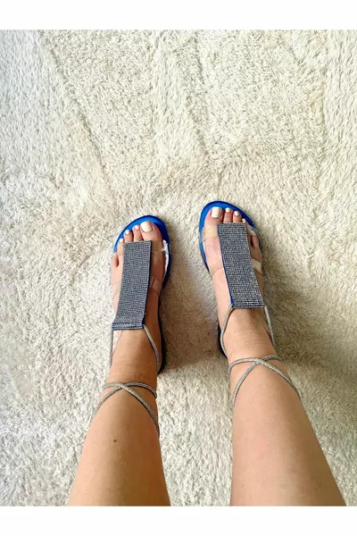 Женские босоножки на шнуровке с драгоценными камнями