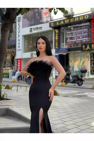 Lange stijlvolle gevederde avondjurk 