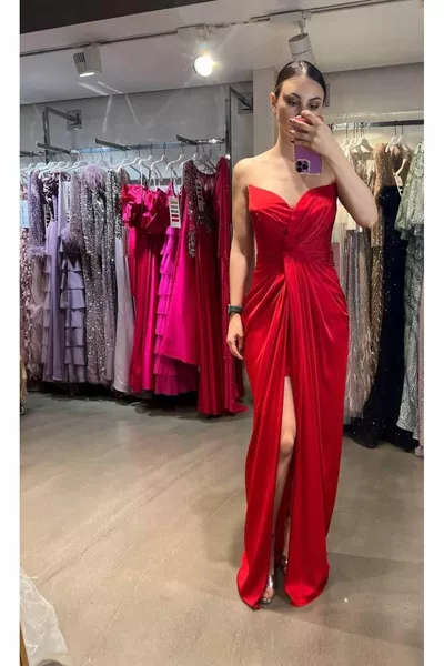 Robes de soirée bustier pour femmes drapées de poitrine et de corps rouges