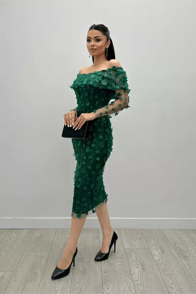 Bleistiftkleid aus Blumenstoff mit Bootskragen - ZÜMRÜT GRÜN