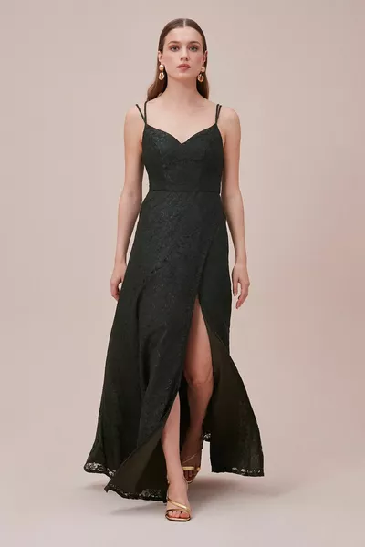Кружевное длинное вечернее платье с вышивкой на бретелях сзади