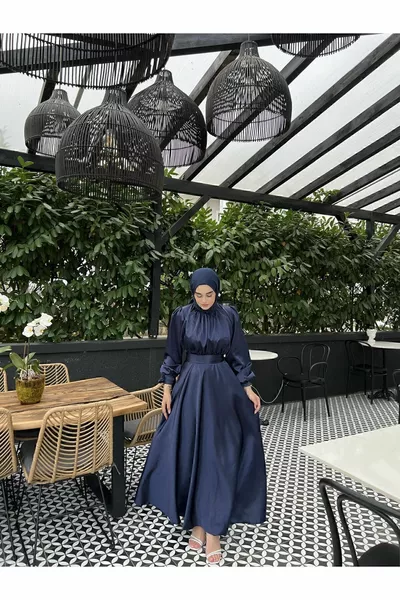 ليا مساء اللباس الأزرق الداكن