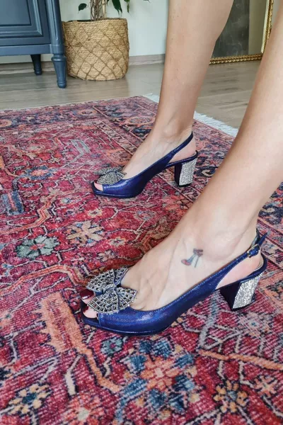   المرأة أحذية السهرة الحجرية مع الكعب