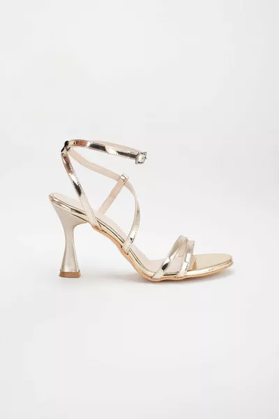 Стильная женская обувь с золотыми тонкими ремешками, каблук высотой 9 см