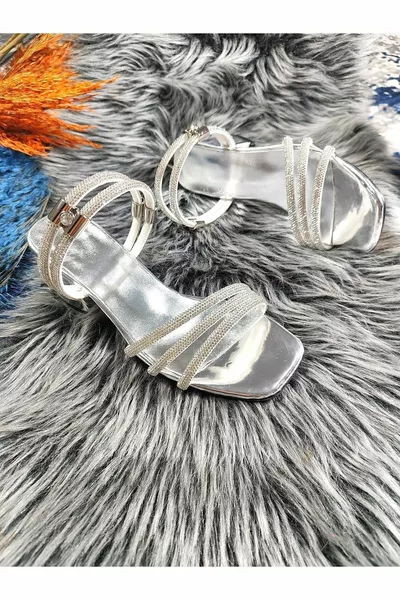 نعال بكعب البنات مع شريط نهاية الحجارة