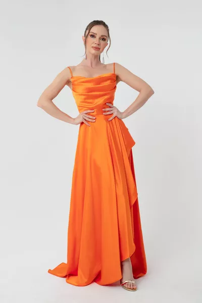 Damen Abendkleid aus orangefarbenem Volant aus Satin mit Schlitz und Abschlusskleid