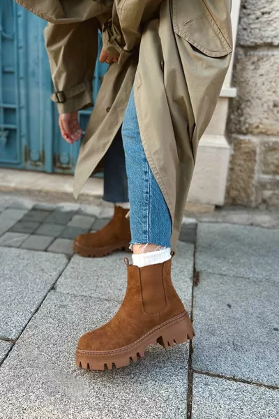 تشيلسي حزام جانبي مرن نعل سميك مريح مطاط من جلد الغزال بني تان قصير أحذية نسائية صغيرة