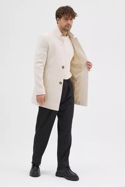 Cappotto da uomo color crema, slim fit, collo alto in lana