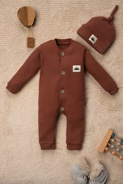 Baby-Set mit Sonnenmotiv, Mütze und einfarbigem Overall