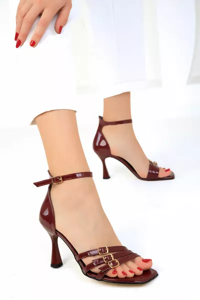 Talons classiques pour femmes en cuir verni bordeaux 