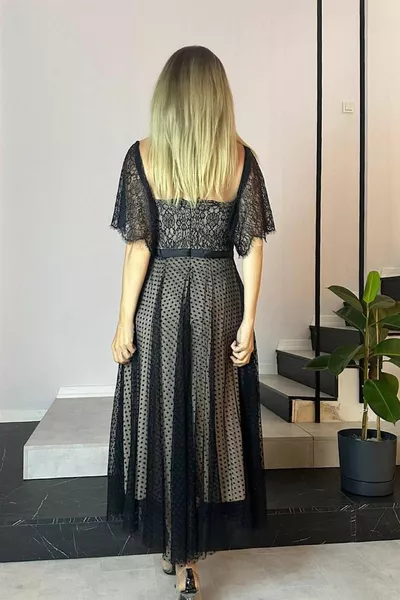  البولكا دوت تول تصميم اللباس الأسود