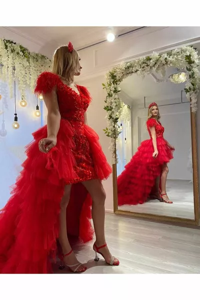 Henné court rouge sur le devant