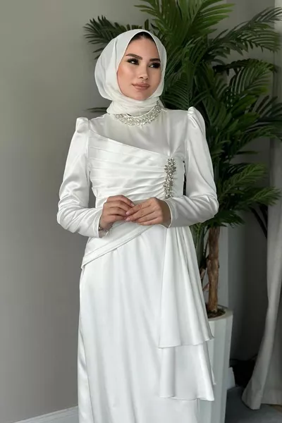 Petto elegante dettagliato abito da sera in raso bianco