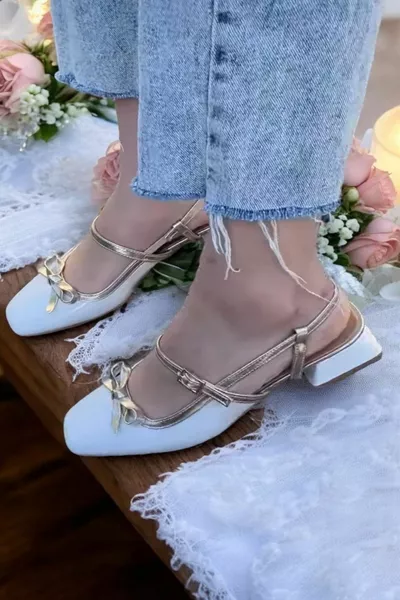 المرأة الأبيض براءات الاختراع والجلود اللون الشريط مفصلة الكعب 3 سم كعب