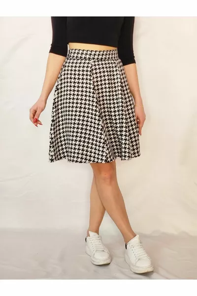 تنورة جرس بيضاء منقوشة كروفوت