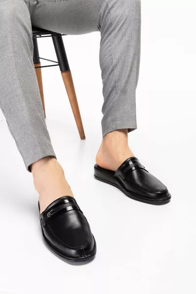 شباشب منزل جلد طبيعي أسود للرجال