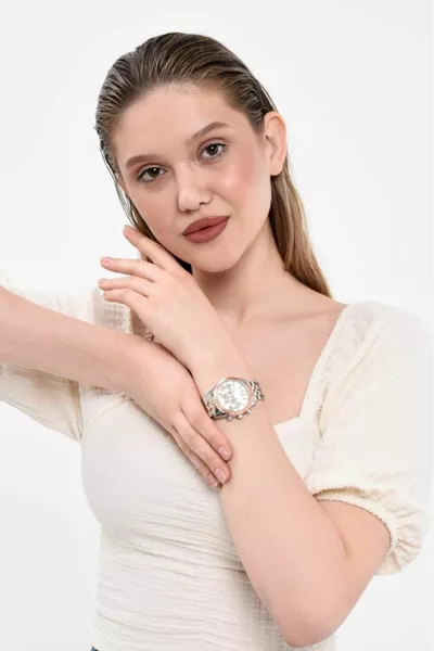 Damenarmbanduhr mit römischen Ziffern Gehäuse aus Rosésilber