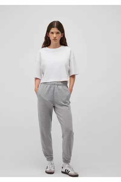 بنطال رياضي رمادي أساسي 