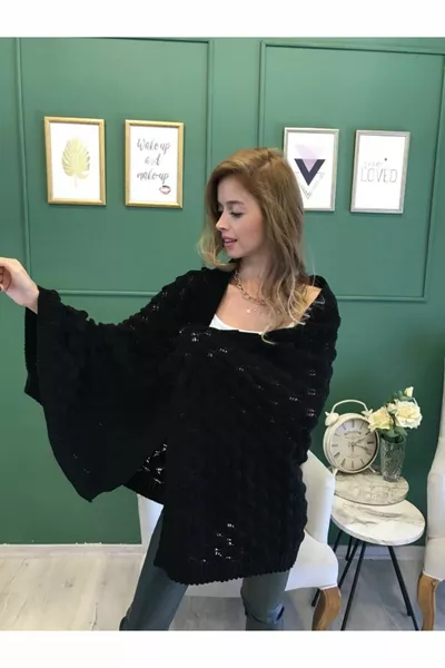 Durchbrochener schwarzer Strick-Schulterschal