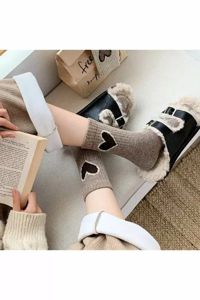 5 أزواج من الجوارب غير الرسمية الشتوية النسائية غير الملحومة بنقش القلب متعددة الألوان