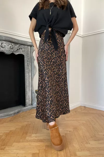 Elastischer Satinrock mit Leopardenmuster - BRAUN