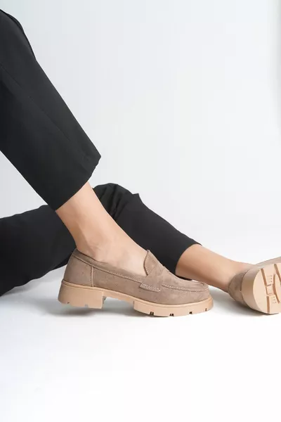 المتسكع النسائي القائم على تراك